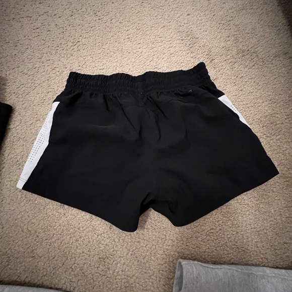 Women’s S Adidas shorts - Picture 2 of 2